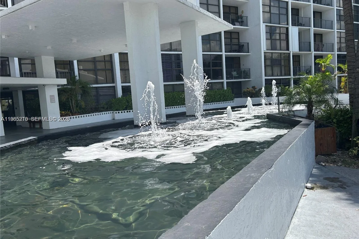 400 Leslie Dr #308, Hallandale Beach: photo 1 of 28