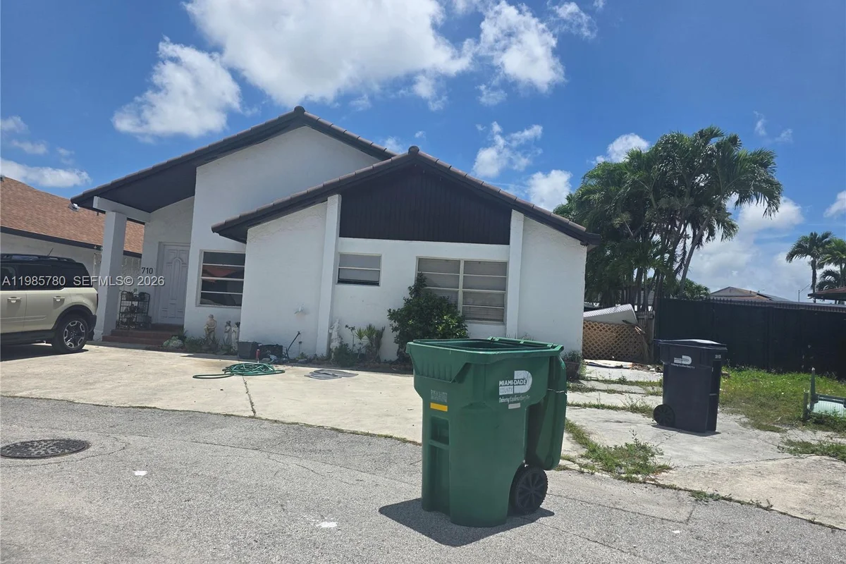 710 SW 99th Ct Cir, Miami: photo 1 of 68