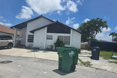 710 SW 99th Ct Cir, Miami: photo 1 of 68