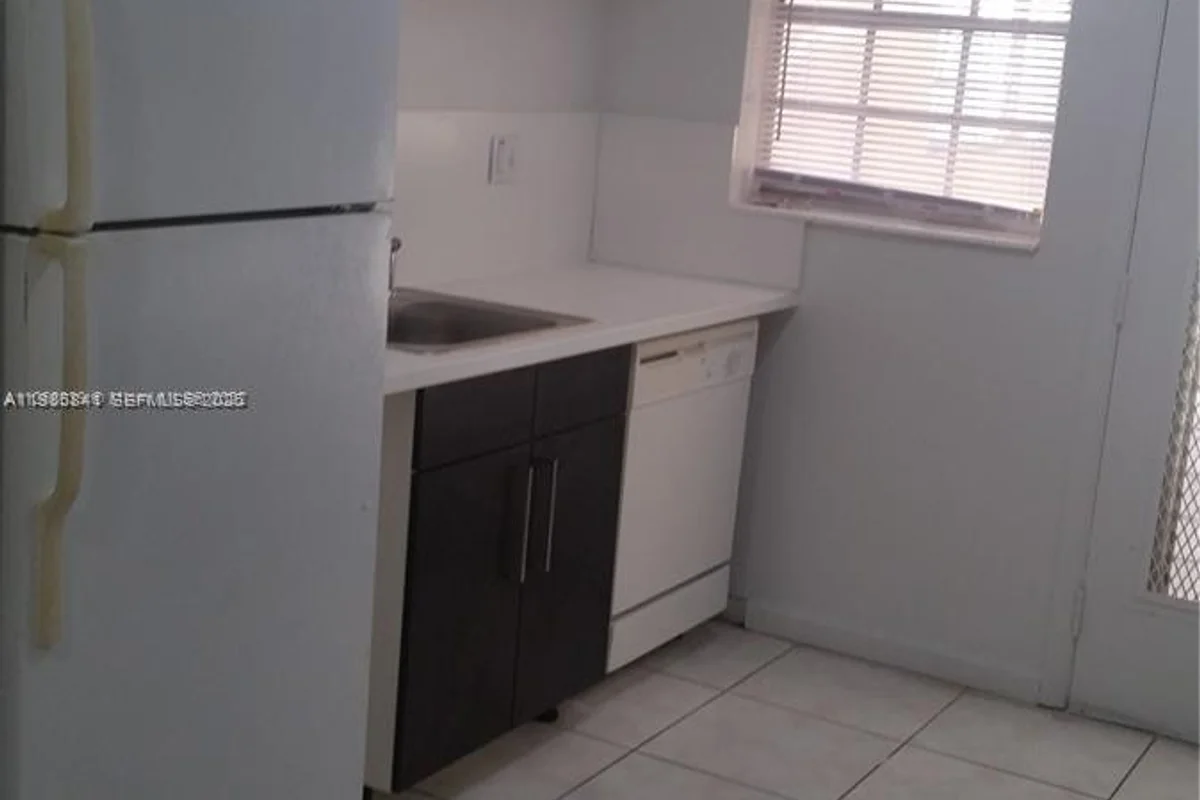 11840 NE 19th Dr #27, North Miami: photo 1 of 19