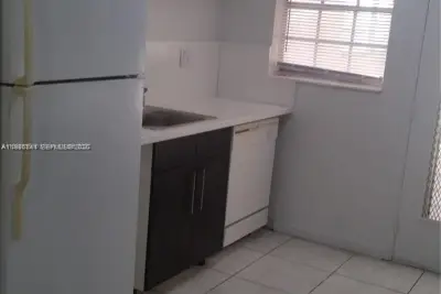 11840 NE 19th Dr #27, North Miami: photo 1 of 19