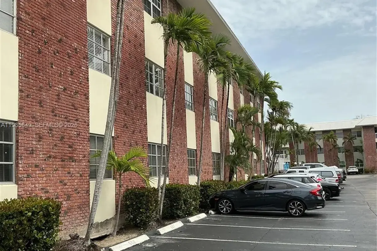 2424 SE 17th Cswy #111B, Fort Lauderdale: photo 1 of 6