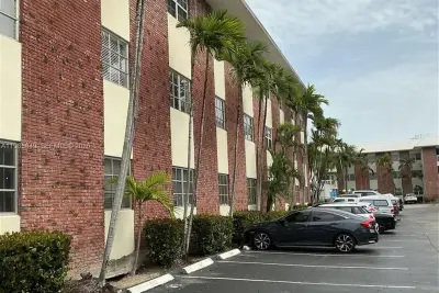2424 SE 17th Cswy #111B, Fort Lauderdale: photo 1 of 6