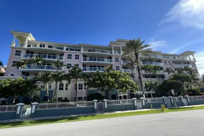 2051 SE 3rd St #Th3, Deerfield Beach: photo 1 of 10