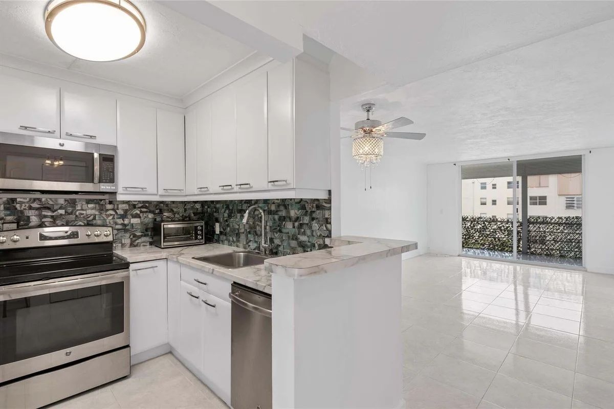 2841 Somerset Dr #311, Lauderdale Lakes: photo 1 of 21
