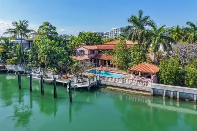 3310 Garden Ave, Miami Beach: photo 1 of 37
