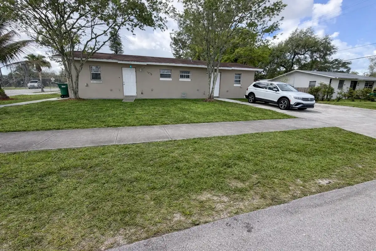 1275 NW 27th Ave #1-2, Fort Lauderdale: photo 1 of 28