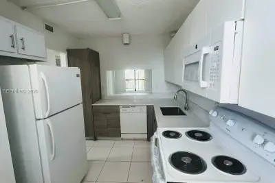 8429 Forest Hills Dr #305, Coral Springs: photo 1 of 36