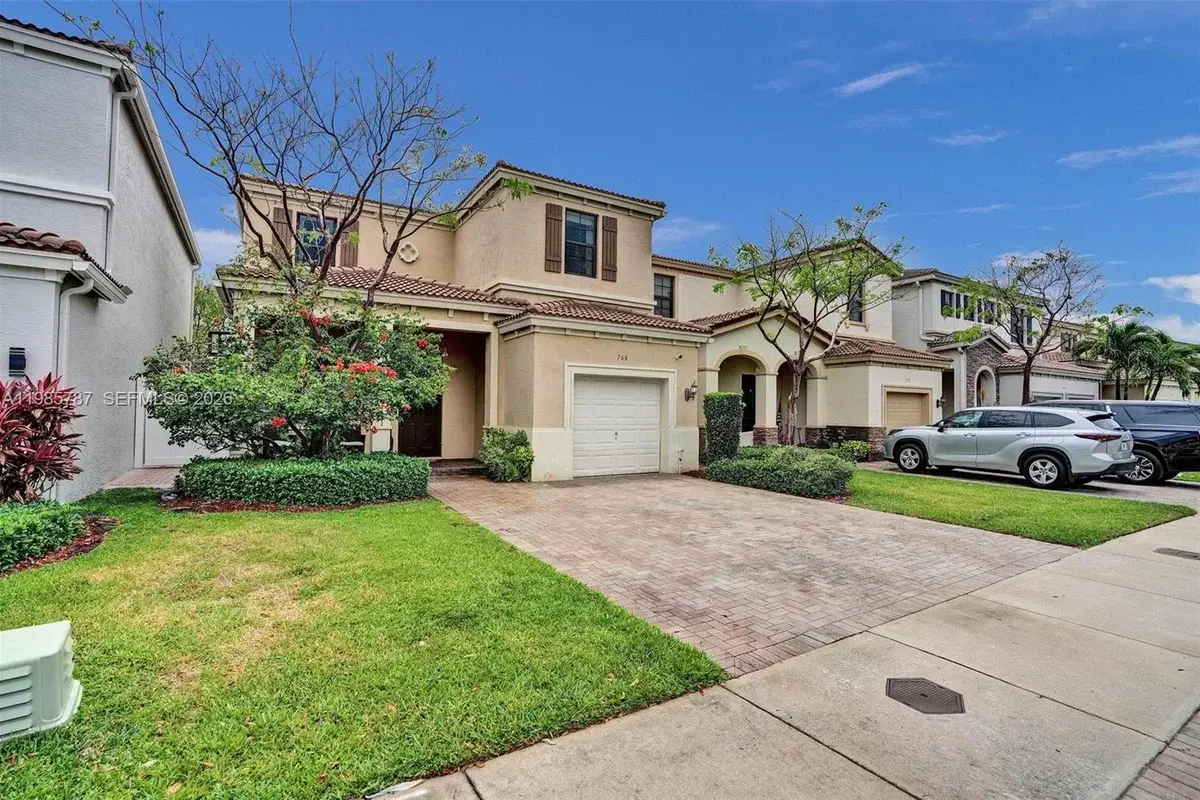 760 NE 193rd Ter, Miami: photo 1 of 52