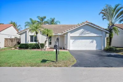 15541 Dover Ct, Davie: photo 1 of 35