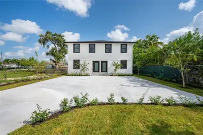 528 NW 13th St, Florida City: photo 1 of 39