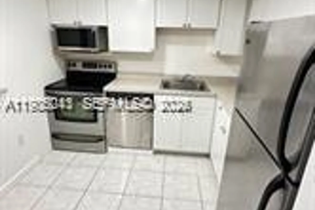16950 W Dixie Hwy #A128, North Miami Beach: photo 1 of 20