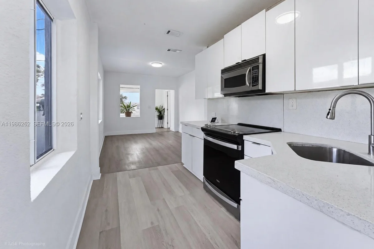 1812 NW 64th St, Miami: photo 1 of 23