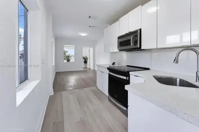 1812 NW 64th St, Miami: photo 1 of 23