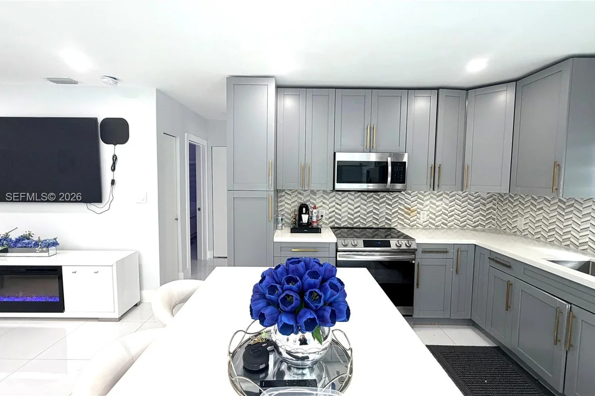 14401 Boggs Dr, Miami: photo 1 of 16