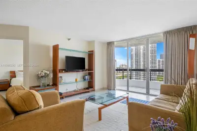 3400 NE 192 St #1810, Aventura: photo 1 of 27