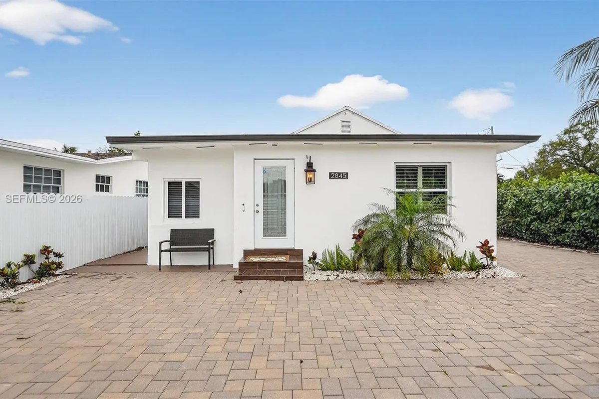 2845 SW 67th Ave, Miami: photo 1 of 27