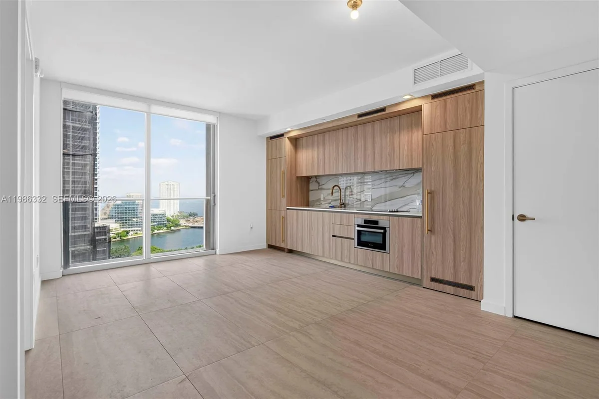 77 SE 5 St #2015, Miami: photo 1 of 55