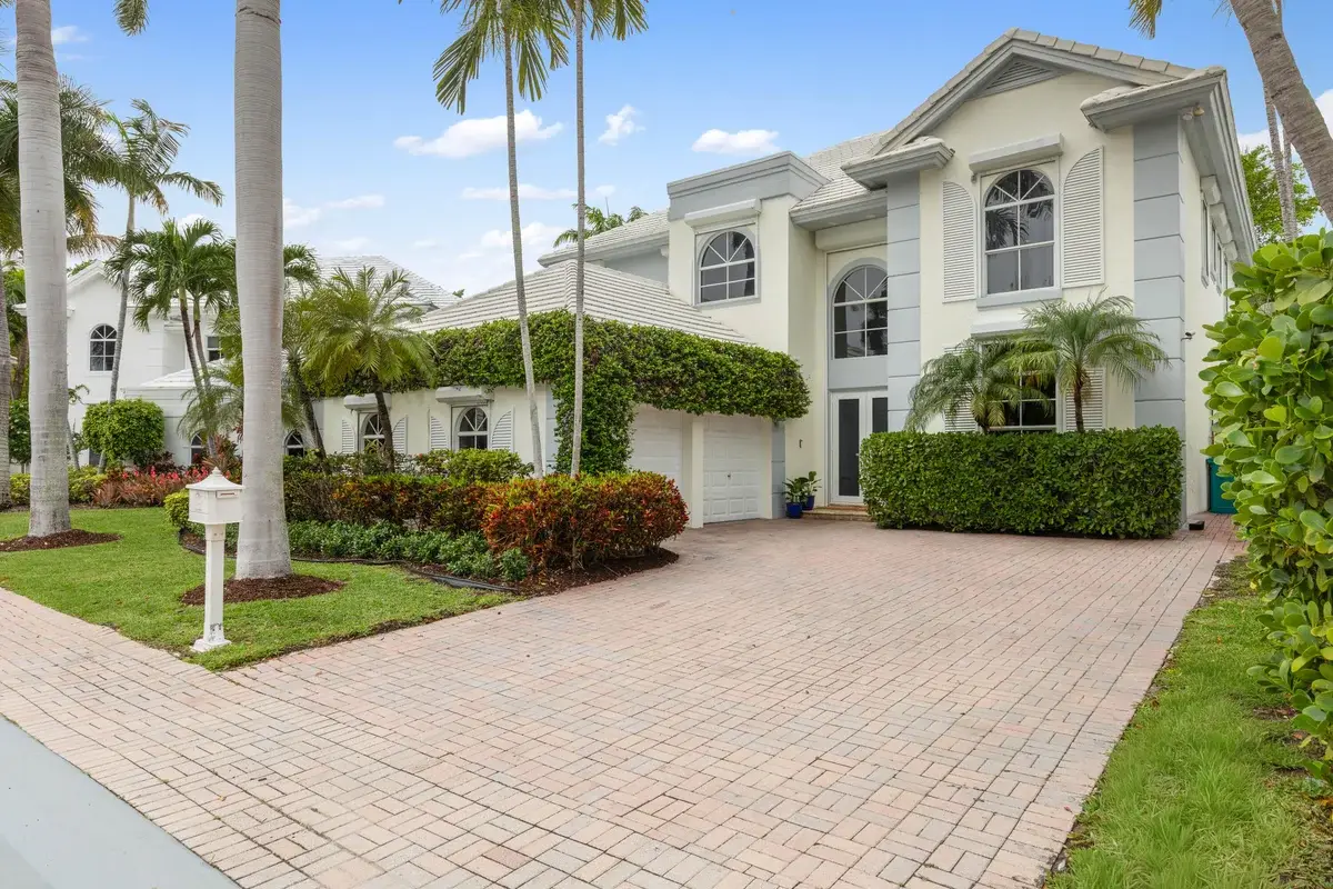 24 Grand Bay Estates Cir, Key Biscayne: photo 1 of 64