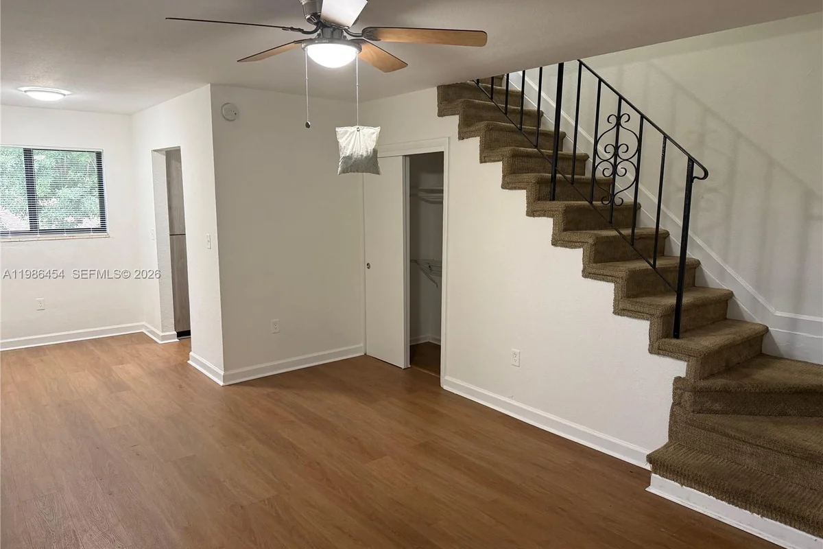 180 NE 71st St #9, Miami: photo 1 of 18