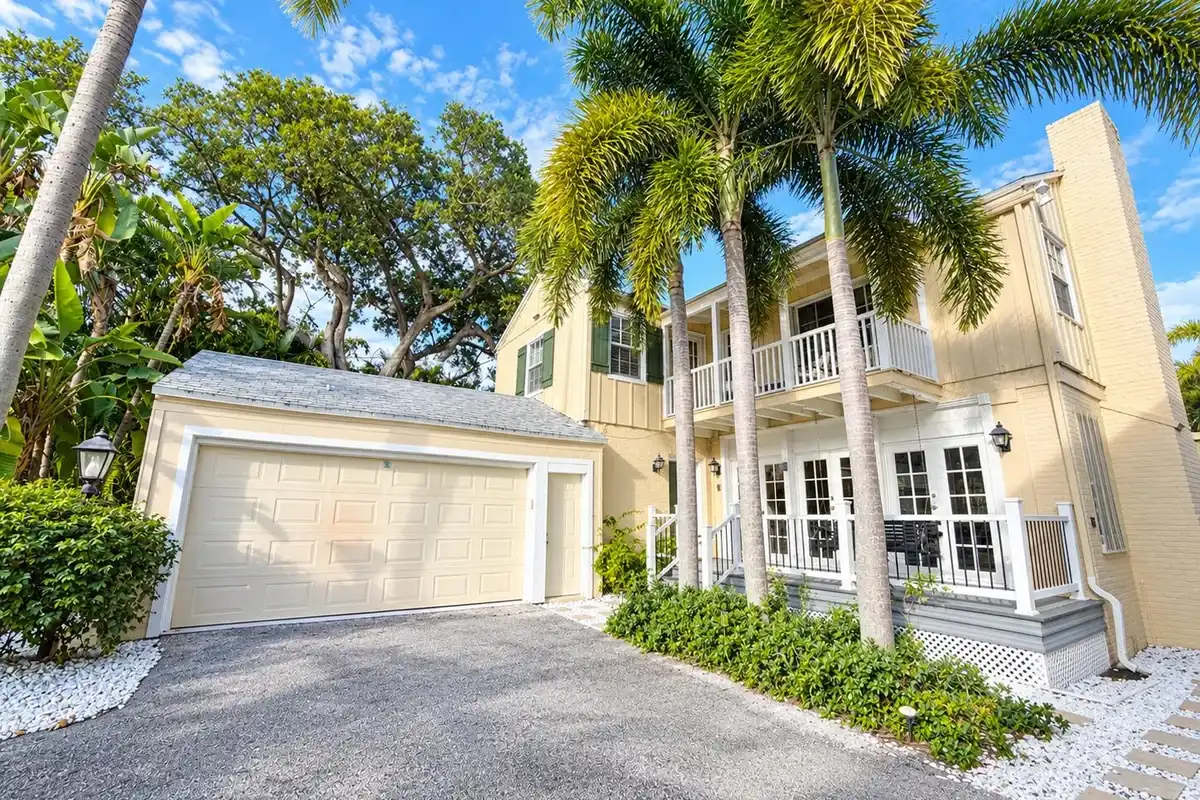 4110 Washington Rd, West Palm Beach: photo 1 of 36