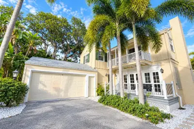 4110 Washington Rd, West Palm Beach: photo 1 of 36