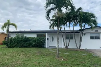 4930 NW 13th St, Lauderhill: photo 1 of 20