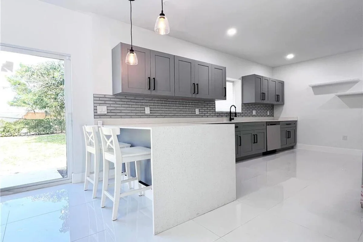730 Alabama Ave, Fort Lauderdale: photo 1 of 59