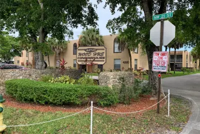 4210 NW 21st St #102, Lauderhill: photo 1 of 14