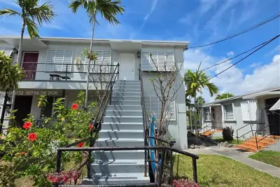 71 Esplanade Dr #D, Miami Springs: photo 1 of 10