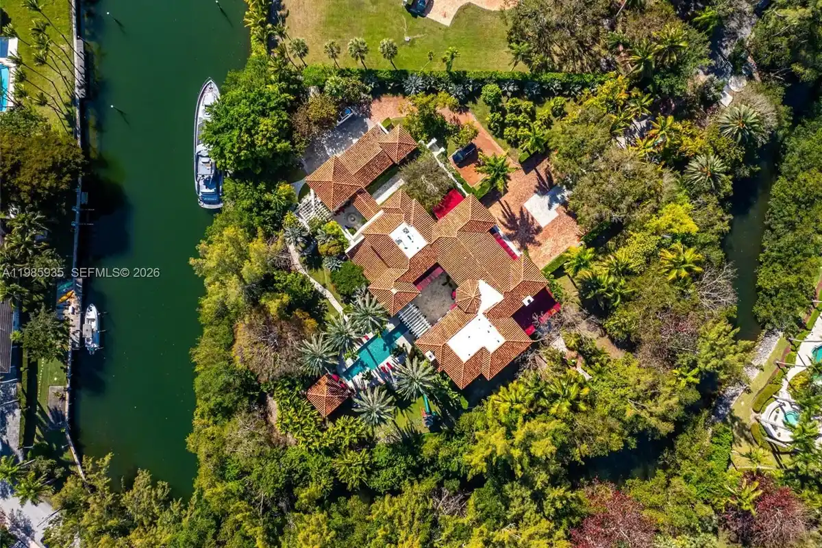 9401 Journeys End Rd, Coral Gables: photo 1 of 57
