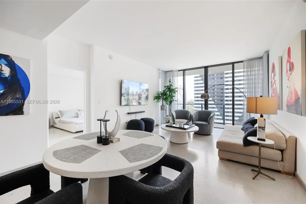88 SW 7th St #1010, Miami: photo 1 of 39