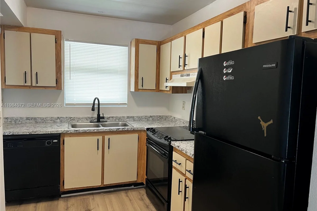 6001 Shakerwood Cir #204, Tamarac: photo 1 of 20