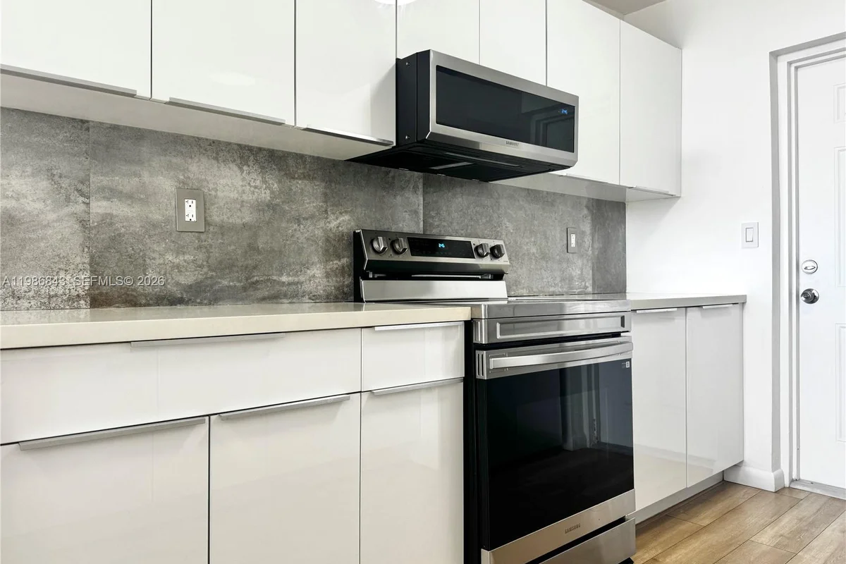 16850 S Glades Dr #8C, North Miami Beach: photo 1 of 26