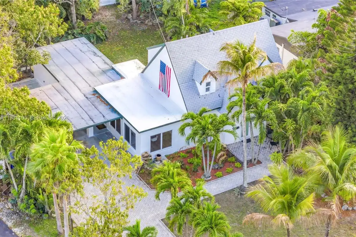 1960 NE 182nd St, North Miami Beach: photo 1 of 27