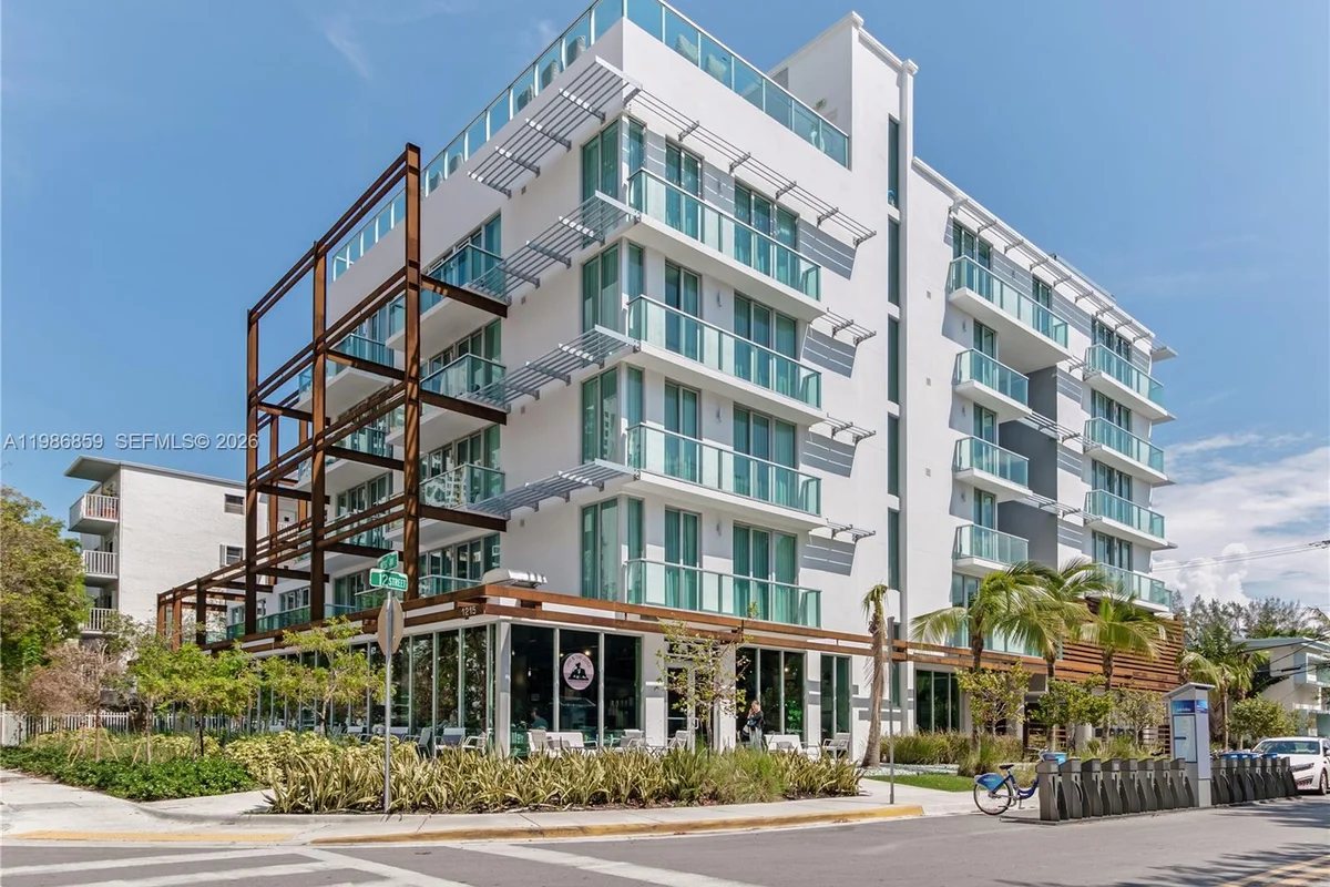1215 West Ave #402, Miami Beach: photo 1 of 18