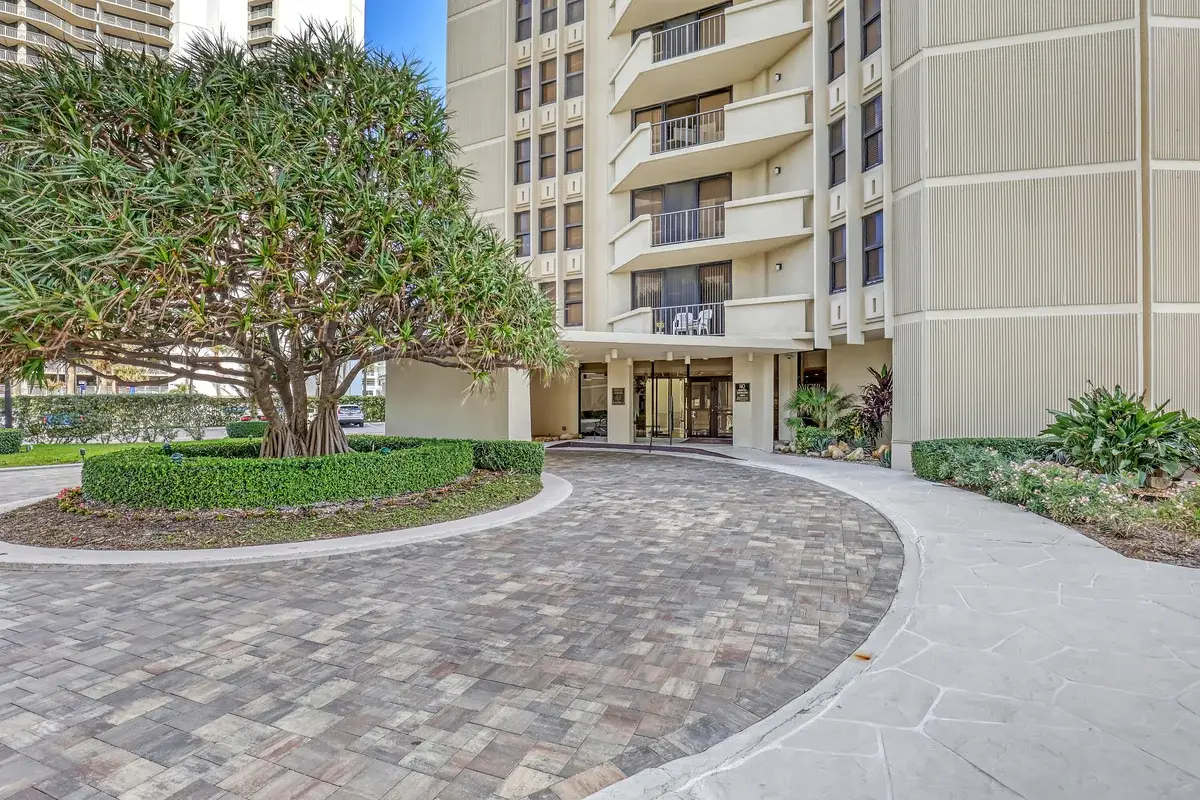 2800 N Ocean Dr #A-3c, Riviera Beach: photo 1 of 33