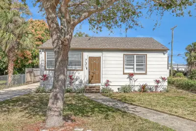731 50th St, West Palm Beach: photo 1 of 31