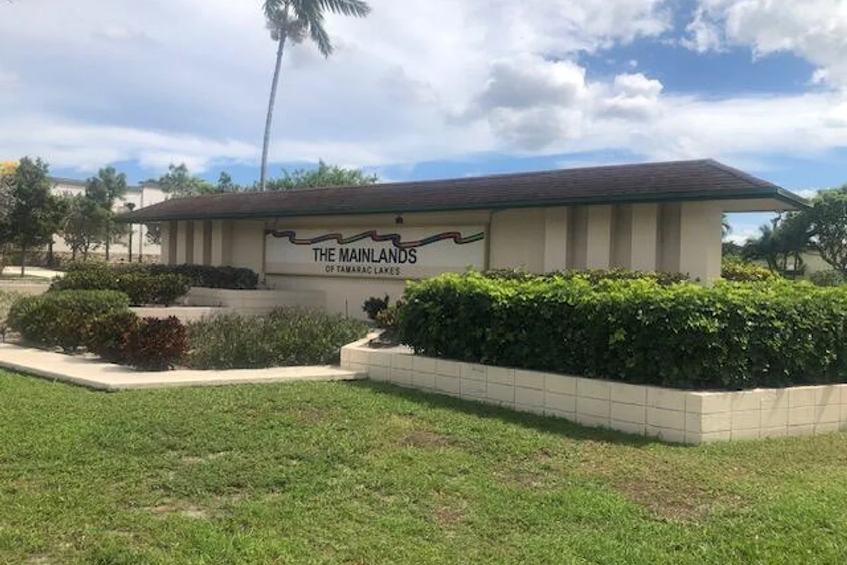 4504 NW 43rd Ter, Tamarac: photo 1 of 28