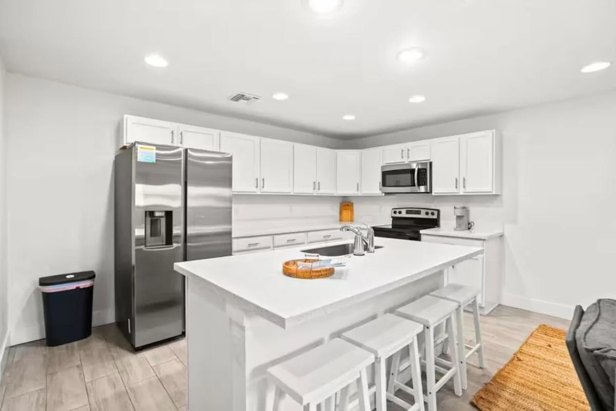 565 Lilac Ct, West Palm Beach: photo 1 of 29