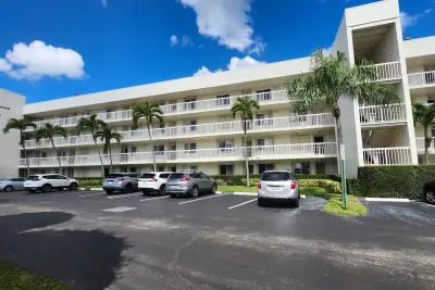 3146 Via Poinciana #414, Lake Worth: photo 1 of 54