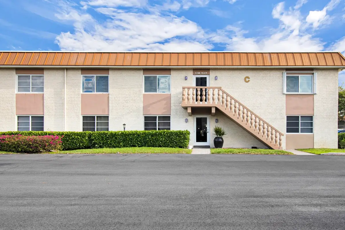 9 NE 19th Ct #212c, Wilton Manors: photo 1 of 14
