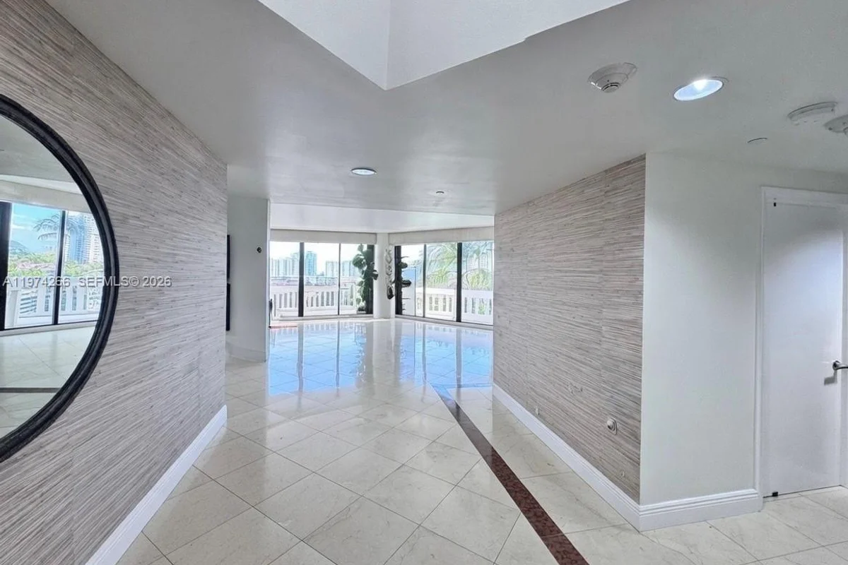 2000 Island Blvd #606, Aventura: photo 1 of 9