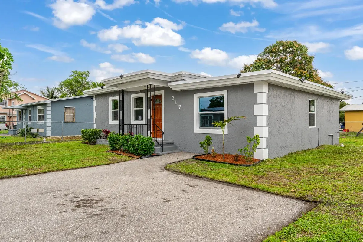 217 NW 14th St, Belle Glade: photo 1 of 20