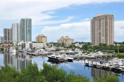 19801 E Country Club Dr #4104, Aventura: photo 1 of 11