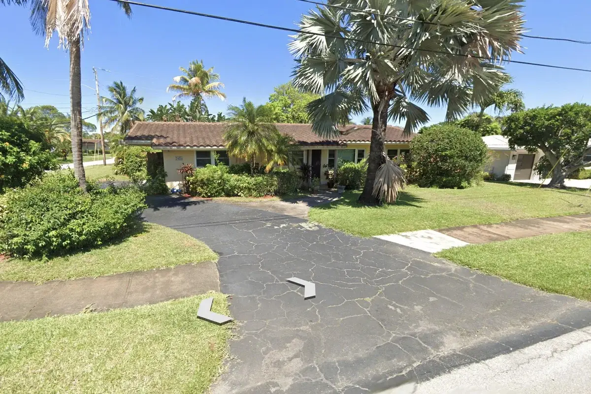 2456 Middle River Dr, Fort Lauderdale: photo 1 of 19
