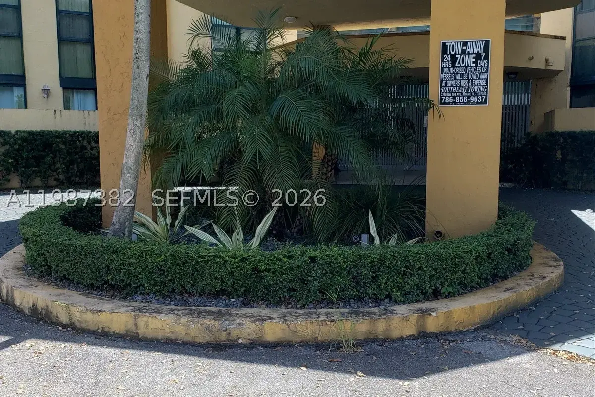 11800 SW 18th St #327-4, Miami: photo 1 of 22