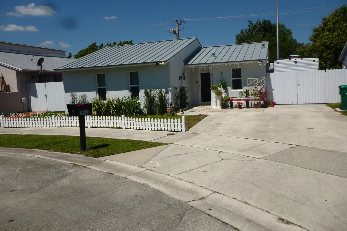 19372 SW 119th Ct, Miami: photo 1 of 35