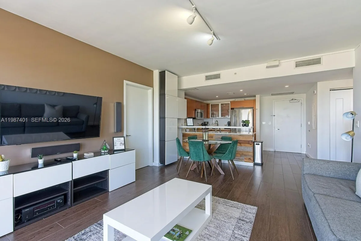 3250 NE 1st Ave #1006, Miami: photo 1 of 25