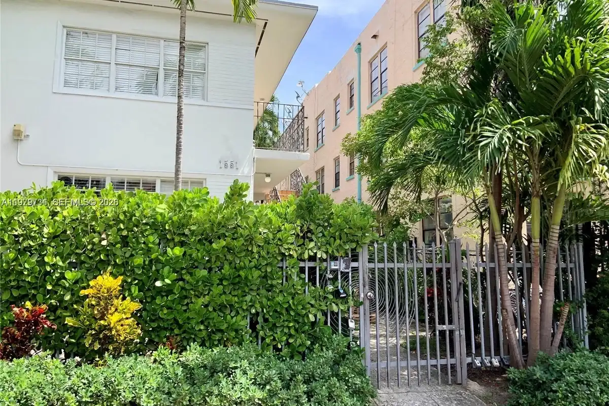 1551 Michigan Ave #13, Miami Beach: photo 1 of 10